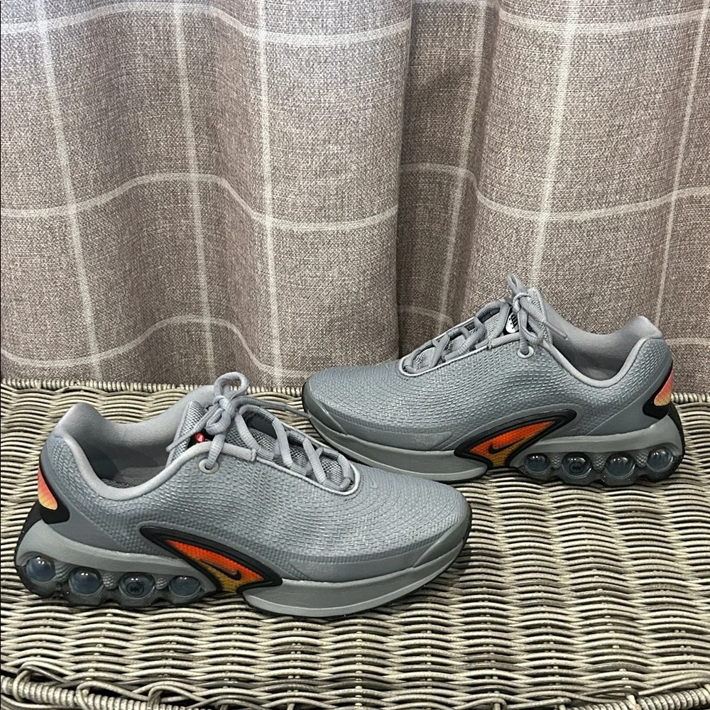 Nike Air Max Dn Particle Grey (GS) - FB8987-002 6Y but fits woman size 7.5 - Picture 3 of 6